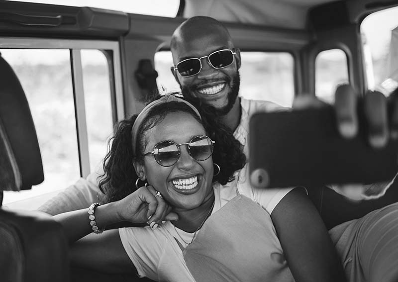 happy couple taking selfie vacation (1)
